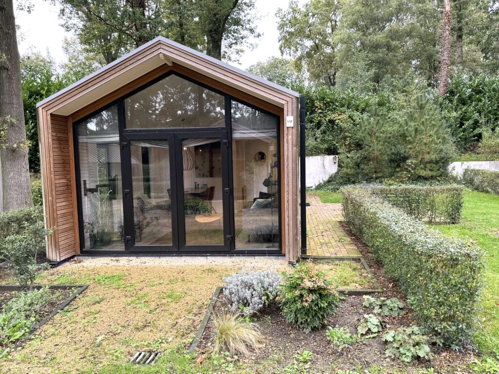 Type Forest Lodge 4p, Kavel 412, EuroParcs Maasduinen Buitenaanzicht Forest Lodge 4p, Kavel 412 Interieur Forest Lodge 4p, Kavel 412 Terras van Forest Lodge 4p, Kavel 412 Slaapkamer Forest Lodge 4p, Kavel 412 Woonkamer Forest Lodge 4p, Kavel 412 Keuken Forest Lodge 4p, Kavel 412 Badkamer Forest Lodge 4p, Kavel 412 Omgeving EuroParcs Maasduinen, Kavel 412 Vakantiehuis Forest Lodge 4p, Kavel 412