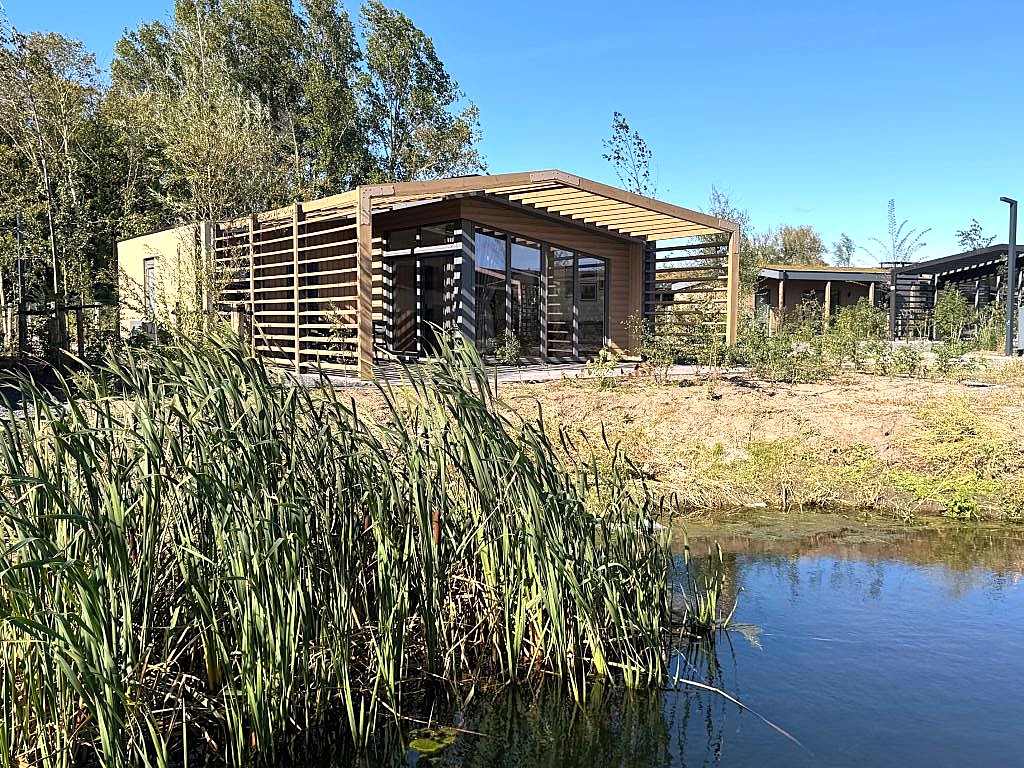 Cube Split Cube Split 6p Cube Split 6 personen Vakantiehuis Vakantiehuis 6 personen Vakantiewoning Vakantiewoning 6p Vakantiehuis kopen Vakantiewoning kopen Recreatiewoning Recreatiewoning kopen Kavel 466 Kavel 466 EuroParcs Kavel EuroParcs Enkhuizer Strand EuroParcs EuroParcs Enkhuizer Strand Enkhuizen Enkhuizer Strand Vakantiepark Enkhuizen Vakantiepark aan het water Vakantiehuis aan het IJsselmeer Watervilla Modern vakantiehuis Luxe vakantiewoning Investeren in recreatief vastgoed Vakantiehuis voor eigen gebruik Vakantiehuis als investering Vakantiehuis Noord-Holland Vakantiehuis in Enkhuizen Recreatiewoning Noord-Holland 6 persoons vakantiehuis Nieuwbouw vakantiehuis Vakantiehuis kopen EuroParcs Vakantiewoning aan het water Duurzaam vakantiehuis Vakantiehuis met terras Vakantiehuis met uitzicht Vakantiehuis in natuur Vakantiehuis met eigen grond Vrijstaande vakantiewoning