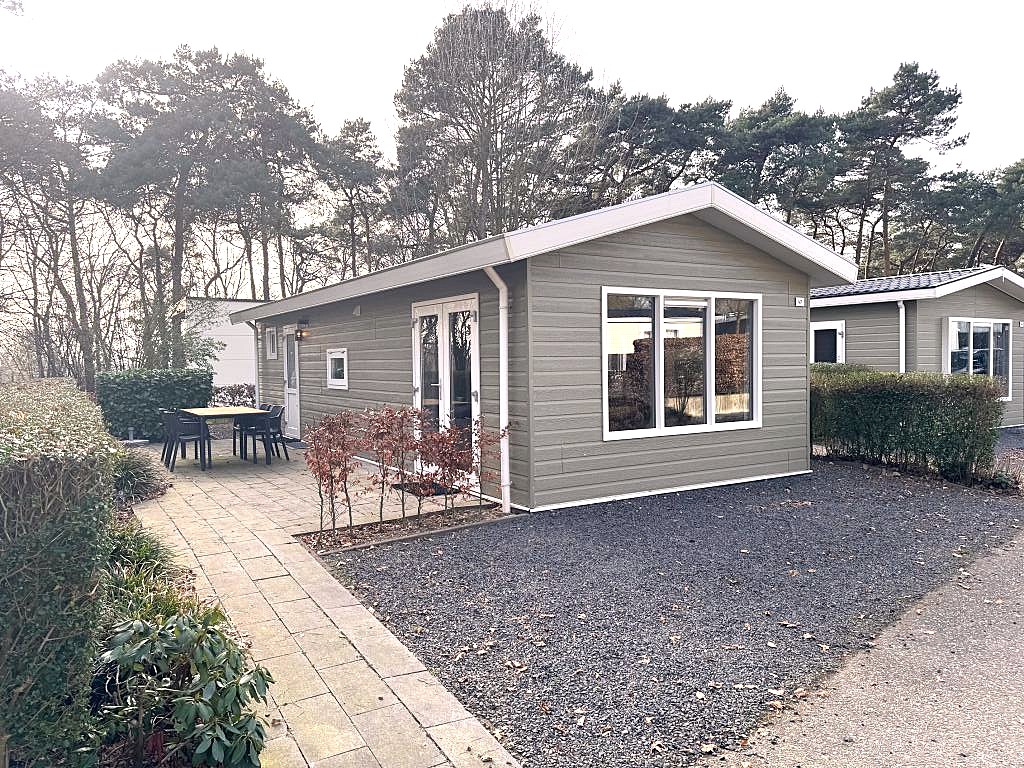 Type Unique 4p Kavel 47 EuroParcs Maasduinen vakantiehuis luxe accommodatie 4 personen gezinsvriendelijk weekendje weg vakantie in Limburg vakantie in Nederland natuur bos duinen meertje rivier wandelen fietsen fietsroutes wandelroutes recreatie speeltuin kinderen huisdieren welkom rustig verblijf ontspanning comfortabel modern interieur moderne inrichting terras tuin tuinmeubilair BBQ buitenleven privé tuin vrijstaand huis eco-vriendelijk duurzaam luxe bungalow 4-persoons huis gezinsvakantie weekje weg vakantiepark parkfaciliteiten restaurant café winkel receptie sportvelden tennisbaan minigolf zwembad buitenbad sauna wellness massage fietsenstalling bootverhuur wateractiviteiten kanoverhuur vissen paardrijden pony speelgelegenheid natuurspeeltuin dierenweide bosrijke omgeving rust en ruimte privacy landelijk eco-verblijf vakantiehuis te huur longstay kort verblijf gezellig familie vrienden romantisch weekendje zomer herfst lente winter vakantie in de natuur rustig park kinderactiviteiten animatie sporten wandeling natuurpark vogelspotten fotografie uitzicht water meer rivierzicht zonsondergang zon regen buiten terrasoverkapping lounge houten huis vakantiehuis met tuin modern vakantiehuis stilte parkomgeving wandelen in de bossen fietsen langs de Maas boswandeling natuurwandeling buitenactiviteiten ontspannend verblijf vakantiehuis met BBQ gezellige zithoek open haard haard rustige locatie verblijfsaccommodatie weekendverblijf vakantiehuis voor 4 familiehuis vriendenhuis eenvoudig bereikbaar auto parkeren rustige straat omgeving Maasduinen Maasduinen National Park natuurreservaat bosrijk park recreatiepark recreatiegebied activiteitencentrum sportcentrum vakantie in de bossen eco accommodatie duurzaam verblijf moderne bungalow tuin met gras buitenruimte zonneterras gezellig interieur luxe interieur moderne meubels gezinsvriendelijke vakantie huisdieren toegestaan vakantiehuis met kinderen recreatie voor kinderen animatie voor kinderen speelplaats buiten vakantiepark Nederland familievriendelijk park weekend weg Nederland vakantiehuis Limburg vakantiehuis Maasduinen parkvakantie Nederland comfortabel verblijf weekendje Limburg ontspannen vakantie rust en natuur privacy en comfort buitenactiviteiten kinderen wandelen met kinderen fietsen met kinderen