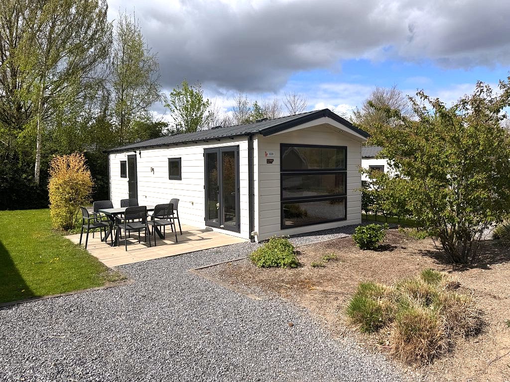 Type Berkel 4p Berkel 4 personen woning Vakantiehuis Berkel 4p Recreatiewoning Berkel Kavel 830 Berkel EuroParcs Zuiderzee Berkel Vrijstaande Berkel woning Berkel 4p buitenzijde Vakantiehuis met tuin Berkel 4p tuinzicht Groene tuin Berkel Berkel 4p terras Terras vakantiehuis Berkel Berkel 4p woonkamer Ruime woonkamer Berkel Berkel 4p eetgedeelte Open woonkamer Berkel Berkel 4p keuken Moderne keuken Berkel Berkel 4p badkamer Slaapkamer Berkel 4p Tweepersoonsbed Berkel 2 eenpersoonsbedden Berkel Berkel 4p slaapkamer 1 Berkel 4p slaapkamer 2 Inbouwkast Berkel woning Berkel 4p licht interieur Veel lichtinval Berkel Grote ramen Berkel 4p Berkel 4p hoge plafonds Zonnig terras Berkel Tuin met gazon Berkel Omheind perceel Berkel Parkeerplaats Kavel 830 Privé parkeerplek Berkel Rustige ligging Berkel 4p Groene omgeving Berkel Vakantiehuis natuur Berkel Comfortabel Berkel 4p Onderhoudsarme woning Berkel Centrale verwarming Berkel Kunststof kozijnen Berkel Berkel 4p keukenhoek Berkel 4p tuin en terras Vakantiehuis EuroParcs Recreatiepark Berkel woning Berkel 4p investering Recreatiewoning 4 personen Berkel 4p licht en ruim Vakantiehuis met uitzicht Berkel 4p groen gelegen Rust en natuur Berkel Zuiderzee Flevoland Biddinghuizen Walibi