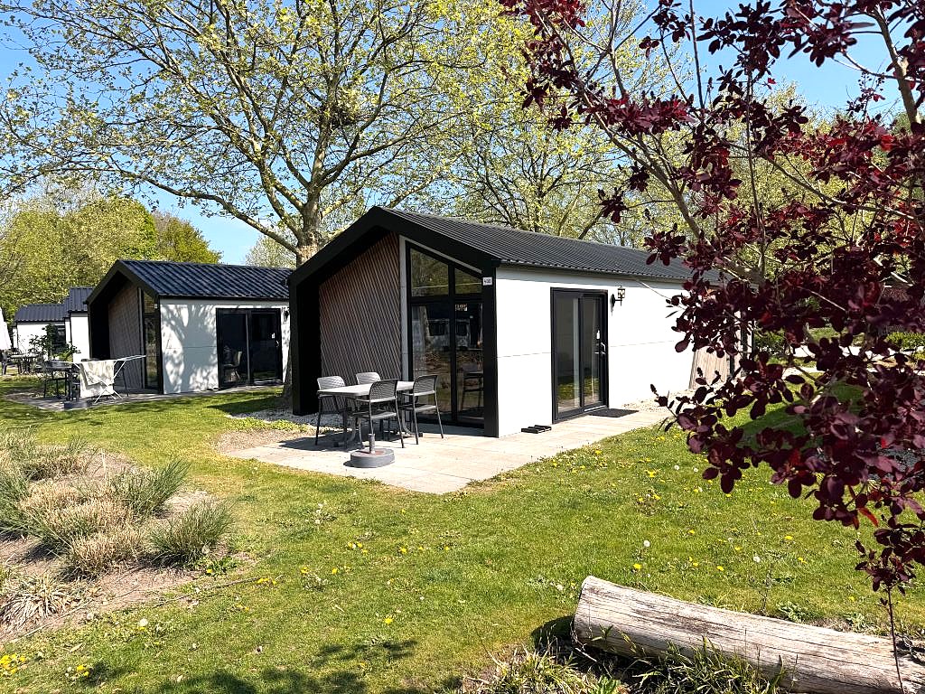 Type Berkel 4p Berkel 4 personen woning Vakantiehuis Berkel 4p Recreatiewoning Berkel 4 personen Kavel 430 Berkel Berkel EuroParcs Kaatsheuvel Vrijstaande Berkel woning Berkel 4p buitenzijde Vakantiehuis met tuin Berkel 4p Berkel 4p tuinzicht Groene tuin Berkel Berkel 4p terras Terras vakantiehuis Berkel Zonnig terras Berkel Tuin met gazon Berkel Omheinde tuin Berkel Berkel 4p woonkamer Ruime woonkamer Berkel Open woonkamer Berkel Lichte woonkamer Berkel Veel lichtinval Berkel Grote ramen Berkel woning Berkel 4p eetgedeelte Eethoek Berkel 4 personen Berkel 4p keuken Moderne keuken Berkel Keukenhoek Berkel 4p Complete keuken Berkel woning Berkel 4p badkamer Badkamer recreatiewoning Berkel Berkel 4p slaapkamer 1 Berkel 4p slaapkamer 2 Slaapkamer met tweepersoonsbed Berkel Slaapkamer met twee eenpersoonsbedden Berkel Inbouwkast Berkel woning Licht interieur Berkel Ruimtelijk vakantiehuis Berkel Hoge plafonds Berkel woning Comfortabele recreatiewoning Berkel Onderhoudsarme woning Berkel Kunststof kozijnen Berkel Centrale verwarming Berkel Parkeerplaats Kavel 430 Privé parkeerplek Berkel Rustige ligging Berkel Groene omgeving Kaatsheuvel Vakantiehuis natuur Brabant Recreatiewoning EuroParcs EuroParcs Kaatsheuvel vakantiehuis Vakantiepark Kaatsheuvel Berkel Investering recreatiewoning Berkel Vakantiehuis 4 personen Brabant Berkel 4p licht en ruim Vakantiehuis met uitzicht Berkel Groen gelegen recreatiewoning Rust en natuur Kaatsheuvel Vakantiehuis nabij Efteling Recreatiewoning Brabant natuur Berkel woning Kaatsheuvel Vakantiehuis met terras en tuin 4 persoons bungalow Berkel Recreatiebungalow Berkel 4p